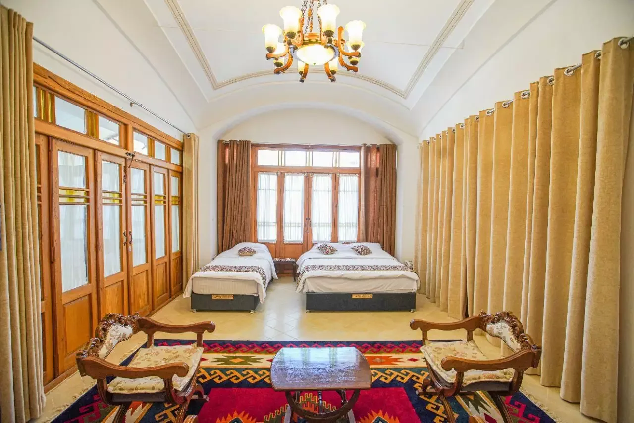 چشم انداز گرم و طبیعی برای راهنمای سفر به کویر مرنجاب
